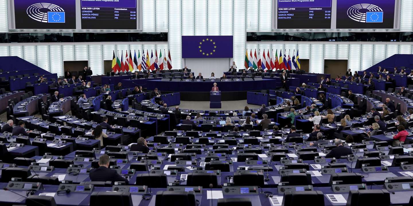 epa12470042 European Commission President, Ursula von der Leyen speaks during a debate on 'Commission Work Programme 2026' at the European Parliament in Strasbourg, France, 21 October 2025. The current plenary session runs from 20 until 23 October 2025.  EPA/RONALD WITTEK