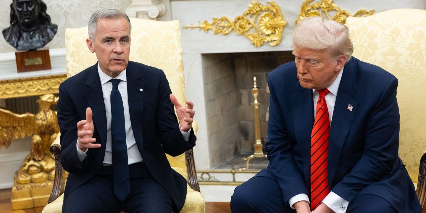 epa12078287 US President Donald Trump (R) and Canadian Prime Minister Mark Carney (L) meet in the Oval Office at the White House in Washington, DC, USA, 06 May 2025.  EPA/FRANCIS CHUNG / POOL