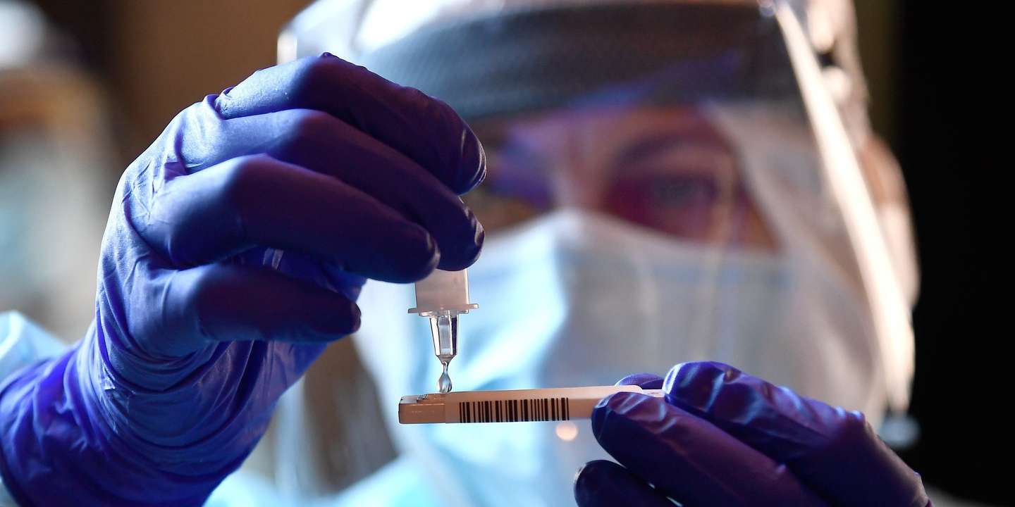 epa08818283 A health worker of Asl 3 (Local Health Company) collects a nose swab sample for a polymerase chain reaction (PCR) test at Siberia Door, one of the historic gates to enter the city of Genoa, in the middle of town, set up for free coronavirus testing facility during the coronavirus disease COVID-19 outbreak, in Genoa, Italy, 13 November 2020.  EPA/LUCA ZENNARO