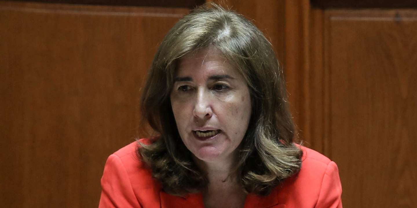 A ministra do Trabalho, Solidariedade e Segurança Social, Ana Mendes Godinho, intervem  durante o debate sobre política geral, centrada nas soluções para a defesa do poder de compra e das condições de vida do povo, travando o aumento de preços e assegurando o aumento dos salários e pensões, solicitado pelo Partido Comunista Português(PCP), na Assembleia da República, em Lisboa, 07 de julho de 2022. ANTÓNIO COTRIM/LUSA