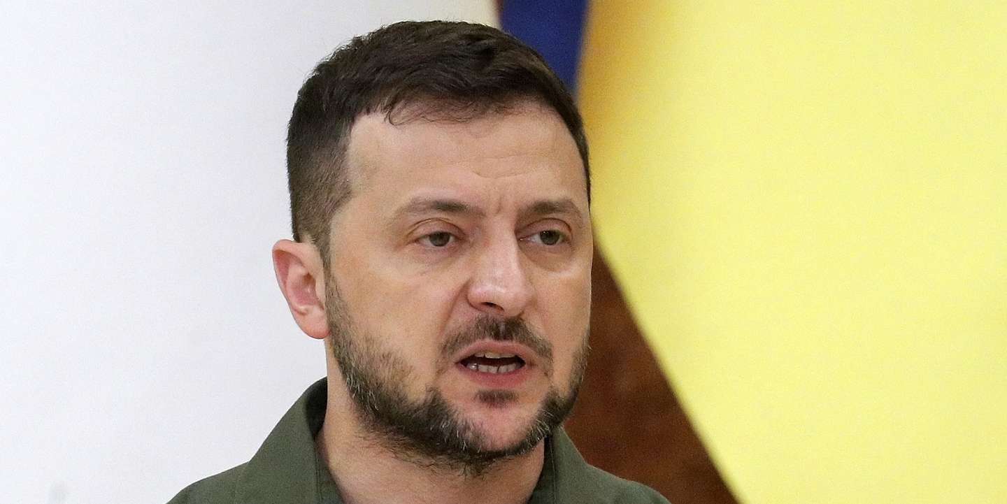 epa10041391 Ukrainian President Volodymyr Zelensky speaks during a joint briefing with Indonesian President Joko Widodo at Mariinsky palace in Kyiv (Kiev), Ukraine, 29 June 2022. Widodo is on a peace-building mission visit to Ukraine and Russia to urge his Russian and Ukrainian counterparts to open for dialogue and ceasefire.  EPA/SERGEY DOLZHENKO  EPA-EFE/SERGEY DOLZHENKO