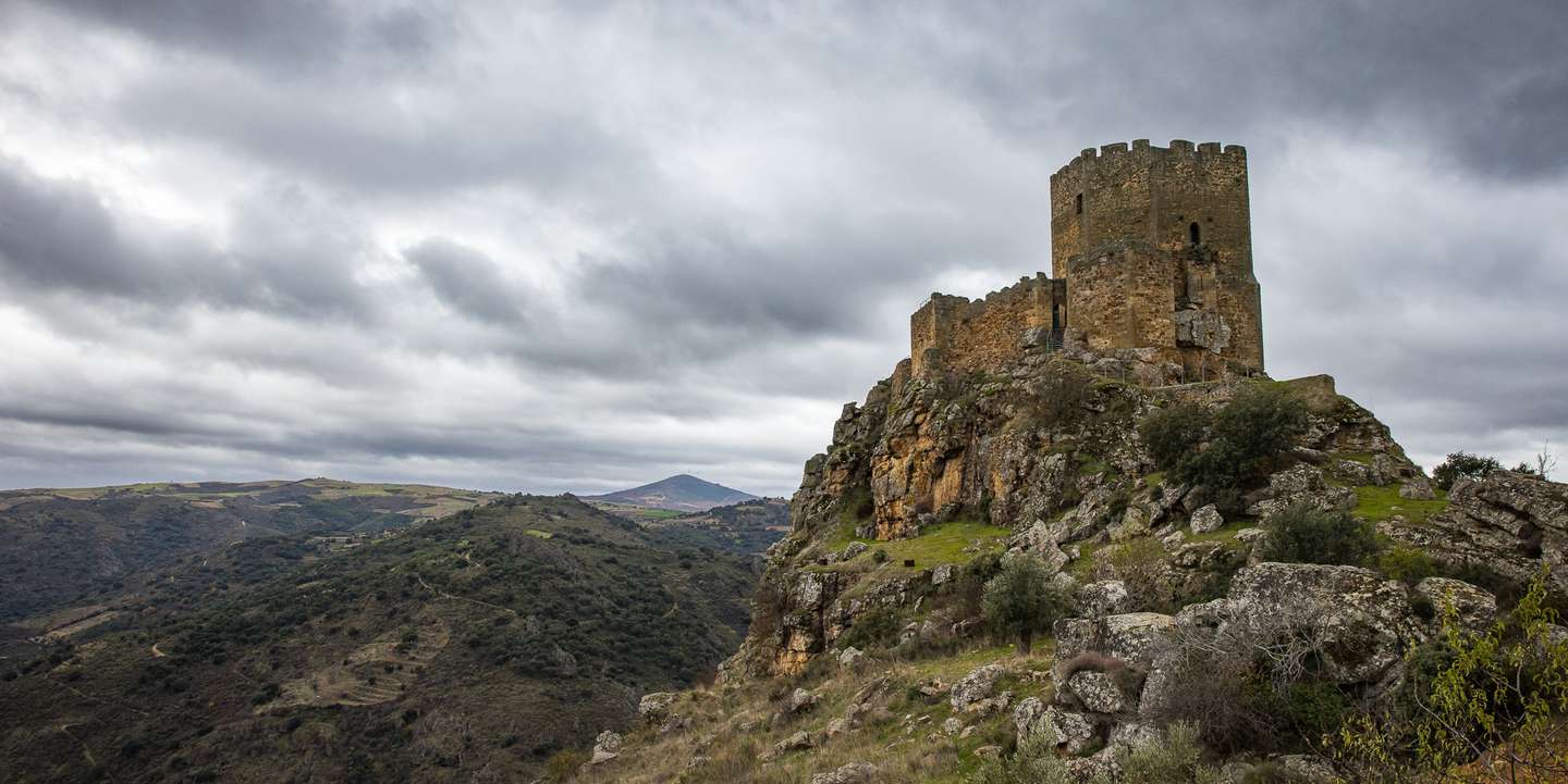 Reportagem sobre lendas populares portuguesas em Algoso, Vimioso, Bragança. Castelo de Algoso. HENRIQUE CASINHAS/OBSERVADOR