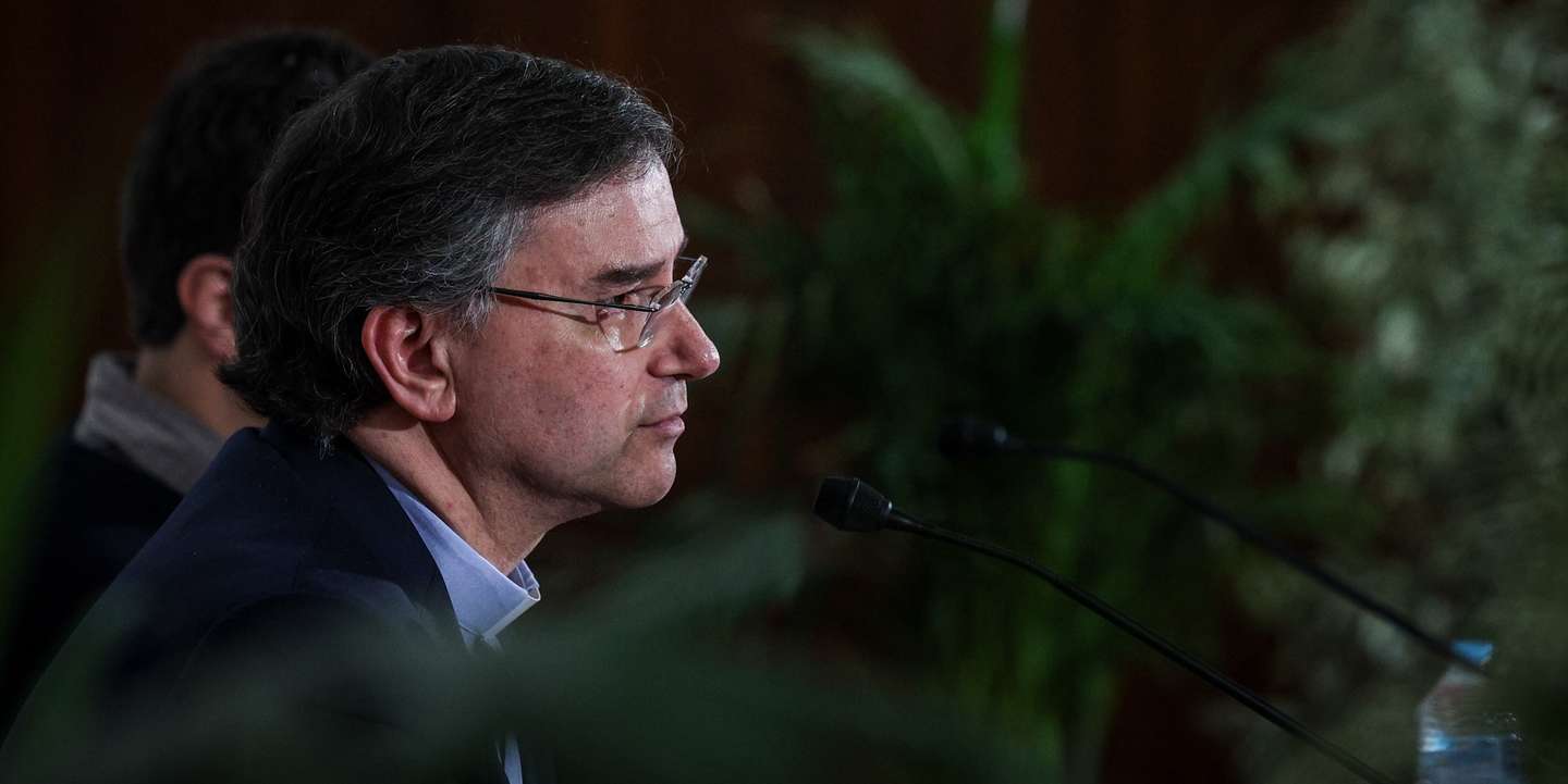 O bispo auxiliar de Lisboa e presidente da Fundação Jornada Mundial da Juventude, Américo Aguiar, fala numa conferência de imprensa sobre a polémica com a construção do altar-palco no Parque Tejo, na sede em Lisboa, 26 de janeiro de 2023. TIAGO PETINGA/LUSA