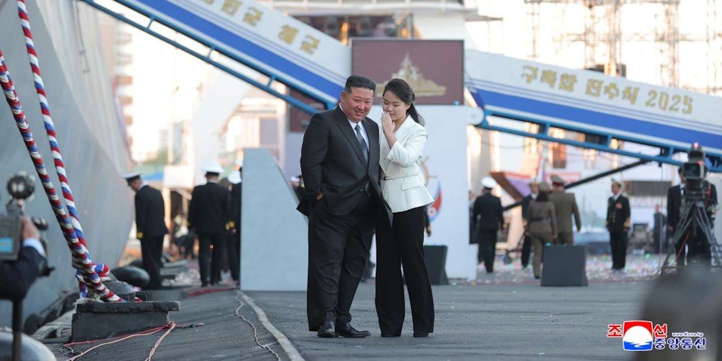 Kim Jong-un ao lado da filha, Kim Ju-ae