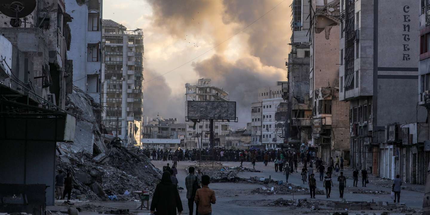 epa12435125 Palestinians move at Al Saraya square as smoke rises following Israeli air strike in Tal Al Hawa nighbourhood during an Israeli military operation in Gaza City, Gaza Strip, 06 October 2025. According to the UN around 90 percent of the population or 1.9 million people in Gaza have been displaced since the start of the conflict. More than 67,000 Palestinians have been killed in the Gaza Strip since October 2023, according to the Palestinian Ministry of Health, and about 1,200 Israelis have been killed since the launch of an Israeli military campaign in response to a cross-border attack by Hamas on 07 October 2023.  EPA/MOHAMMED SABER