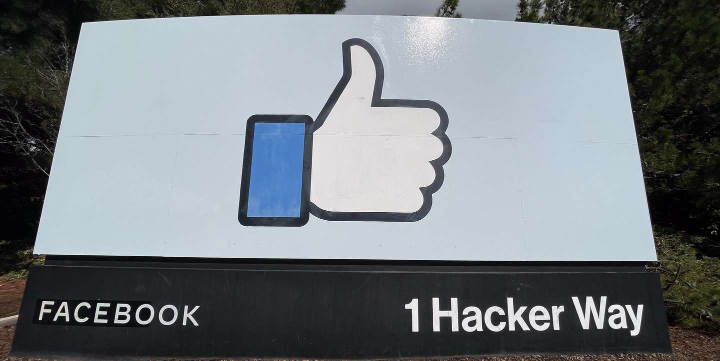 epa09546117 A view of a sign featuring Facebook's iconic 'Thumbs Up' Like button is displayed outside Facebook Headquarters in Menlo Park, California, USA, 25 October 2021. Facebook has posted better-than-expected earnings with 9 billion US dollar for the third quarter despite new claims from former employee whistleblower and internal documents detailing unethical behaviour.  EPA/JOHN G. MABANGLO