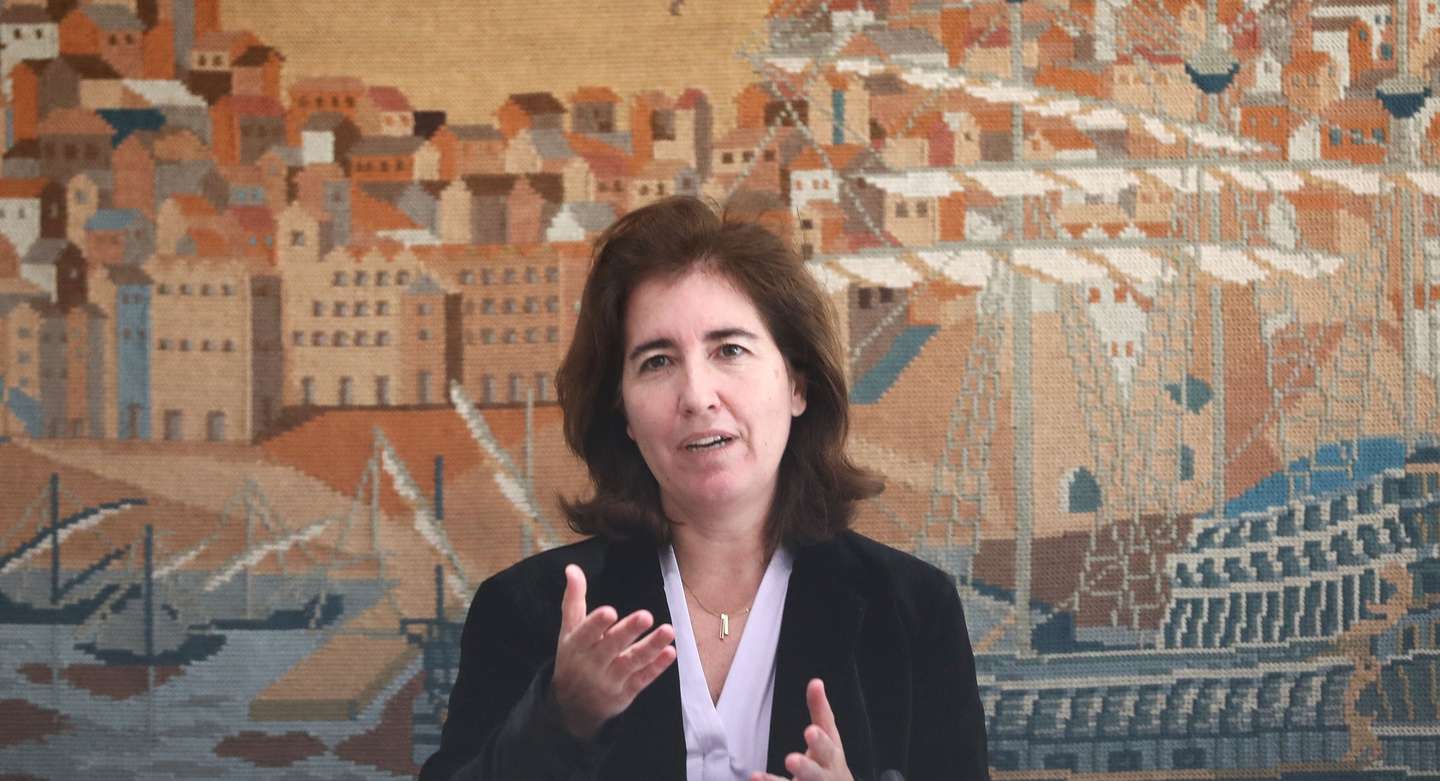 A ministra do Trabalho, Solidariedade e Segurança Social, Ana Mendes Godinho, fala aos jornalistas após a reunião da Comissão Permanente de Concertação Social, em Lisboa, 09 de dezembro de 2020. A reunião teve como ordem de trabalhos a preparação do Conselho Europeu e a discussão sobre a Retribuição Mínima Mensal Garantida para 2021. ANTÓNIO PEDRO SANTOS/LUSA