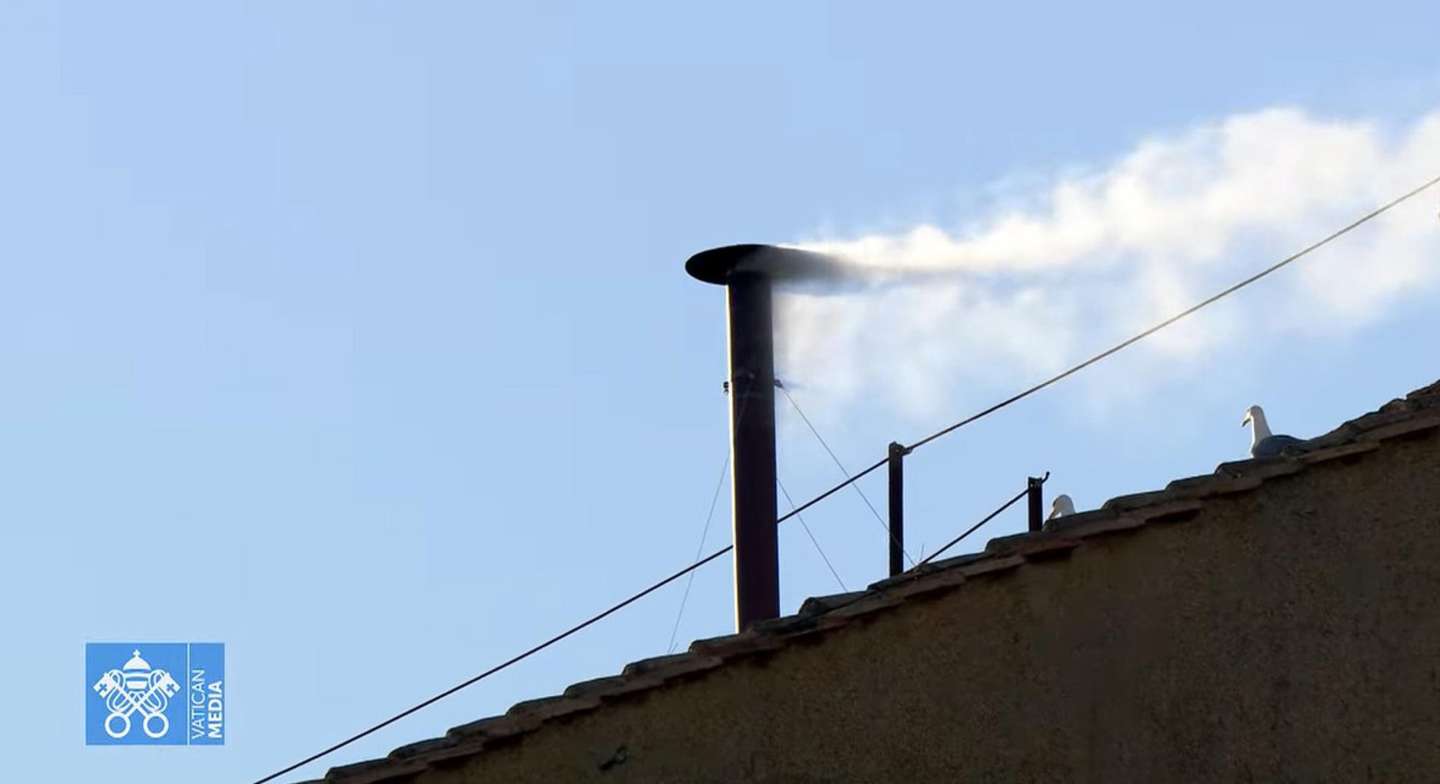 epa12084035 A screen grab taken from a video released by the Vatican Media shows the white smoke coming out of the chimney of the Sistine Chapel, where the conclave for the election of the new pope takes place, in the Vatican, 08 May 2025.  EPA/VATICAN MEDIA HANDOUT -BEST QUALITY AVAILABLE-HANDOUT EDITORIAL USE ONLY/NO SALES