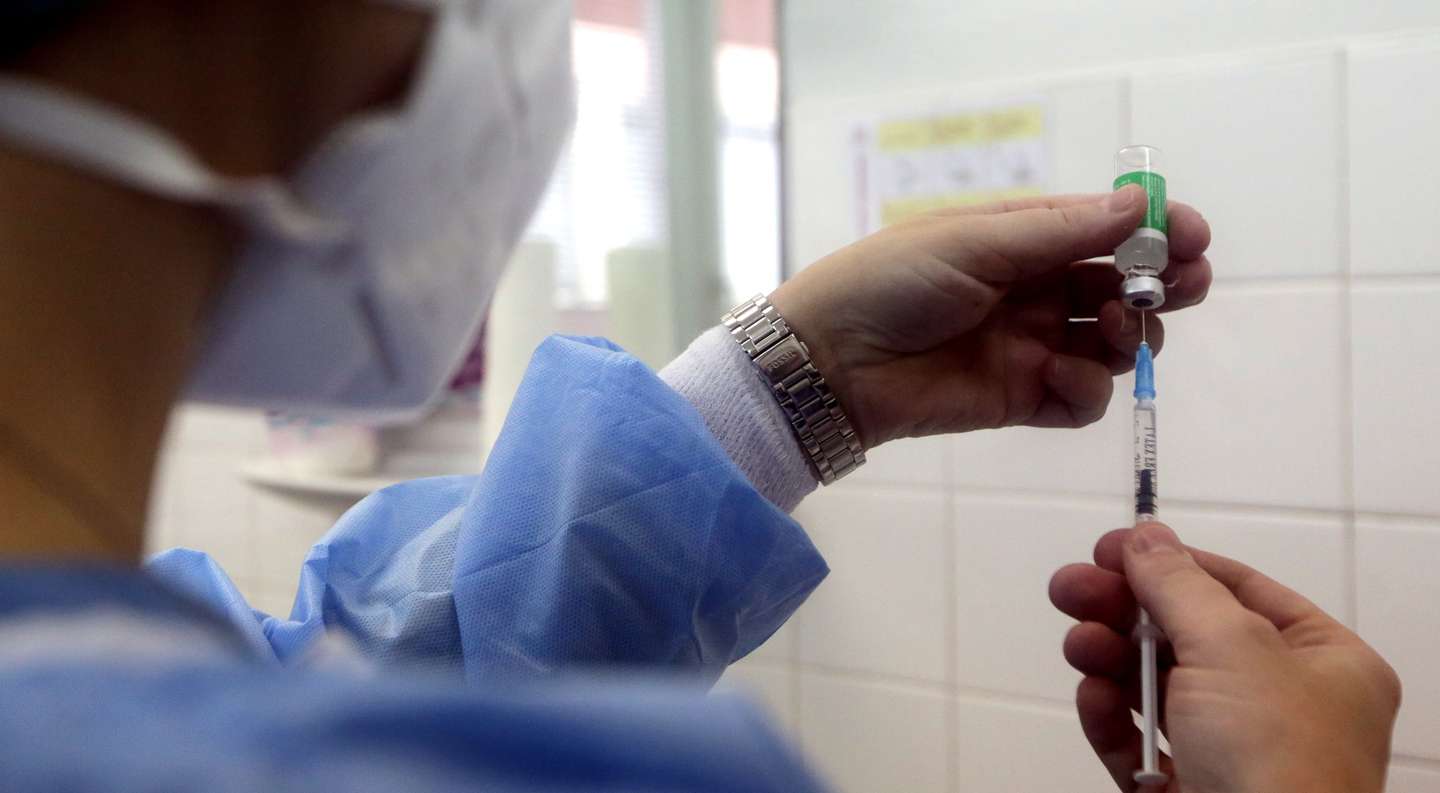 epa09065275 A medical worker prepares a dose of AstraZeneca COVID-19 vaccine during the vaccination of health care workers at the Dr. Abdulah Nakas General Hospital in Sarajevo, Bosnia and Herzegovina, 10 March 2021. The hospital received 170 doses of vaccine for the vaccination of health workers in the hospital. This event is the first of planned vaccinations in Sarajevo.  EPA/FEHIM DEMIR