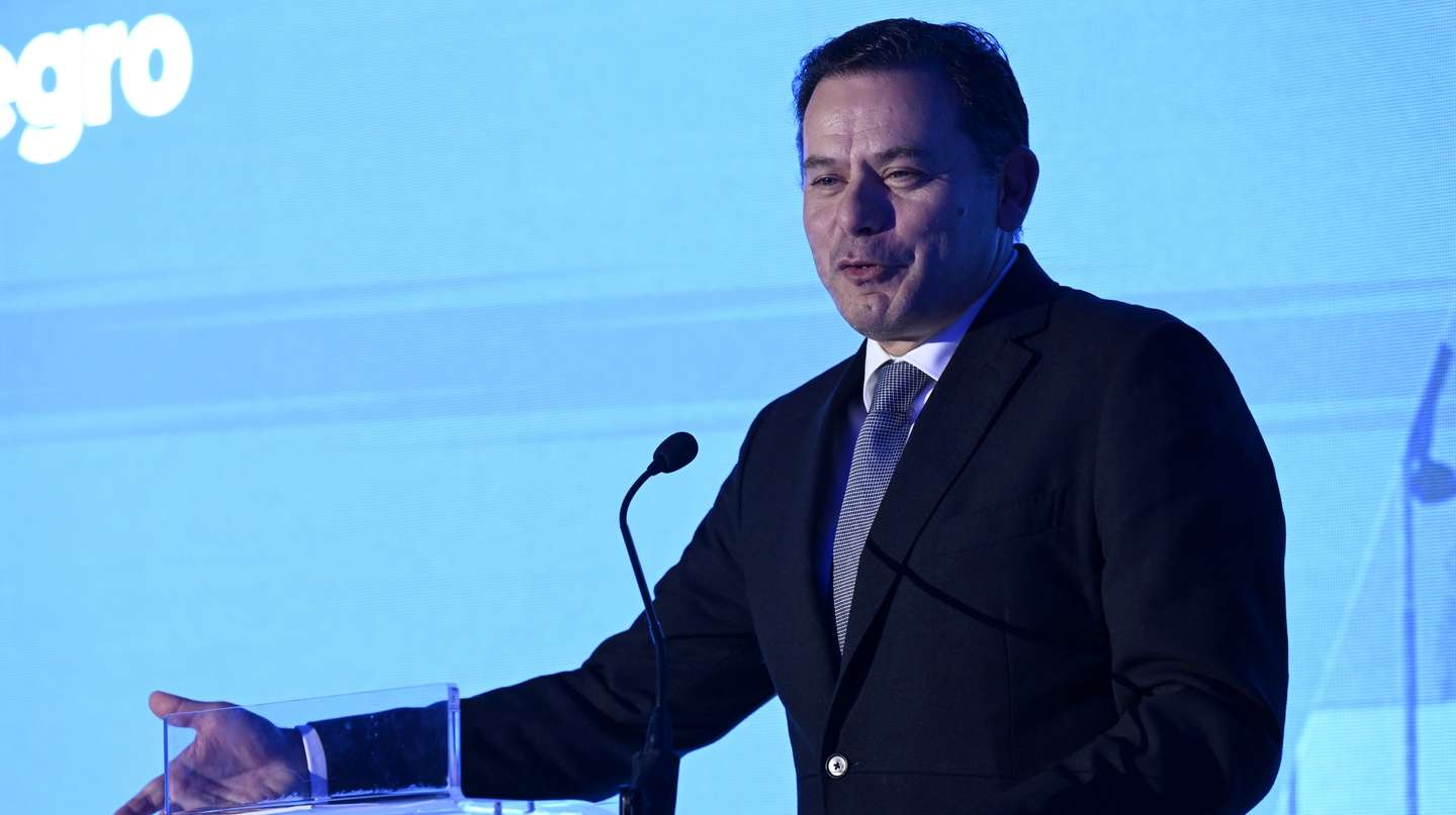 O primeiro-ministro, Luís Montenegro, discursa na sessão comemorativa do 175.º aniversário da AEP-Associação Empresarial Portuguesa, que decorreu no Terminal de Cruzeiros de Leixões em Matosinhos. 4 de maio de 2024.  FERNANDO VELUDO/LUSA