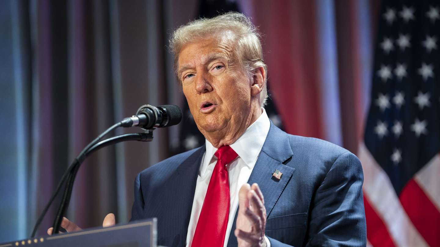 epa11718825 US President-elect Donald Trump speaks during a meeting with House Republicans at the Hyatt Regency hotel in Washington, DC, USA, 13 November 2024.  EPA/ALLISON ROBBERT / POOL
