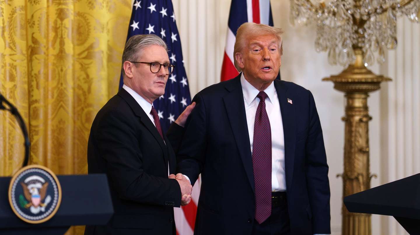 epa11928933 US President Donald Trump (R) with British Prime Minister Keir Starmer (L) during a press conference at the White House Washington, DC, USA, 27 February 2025.  EPA/WILL OLIVER