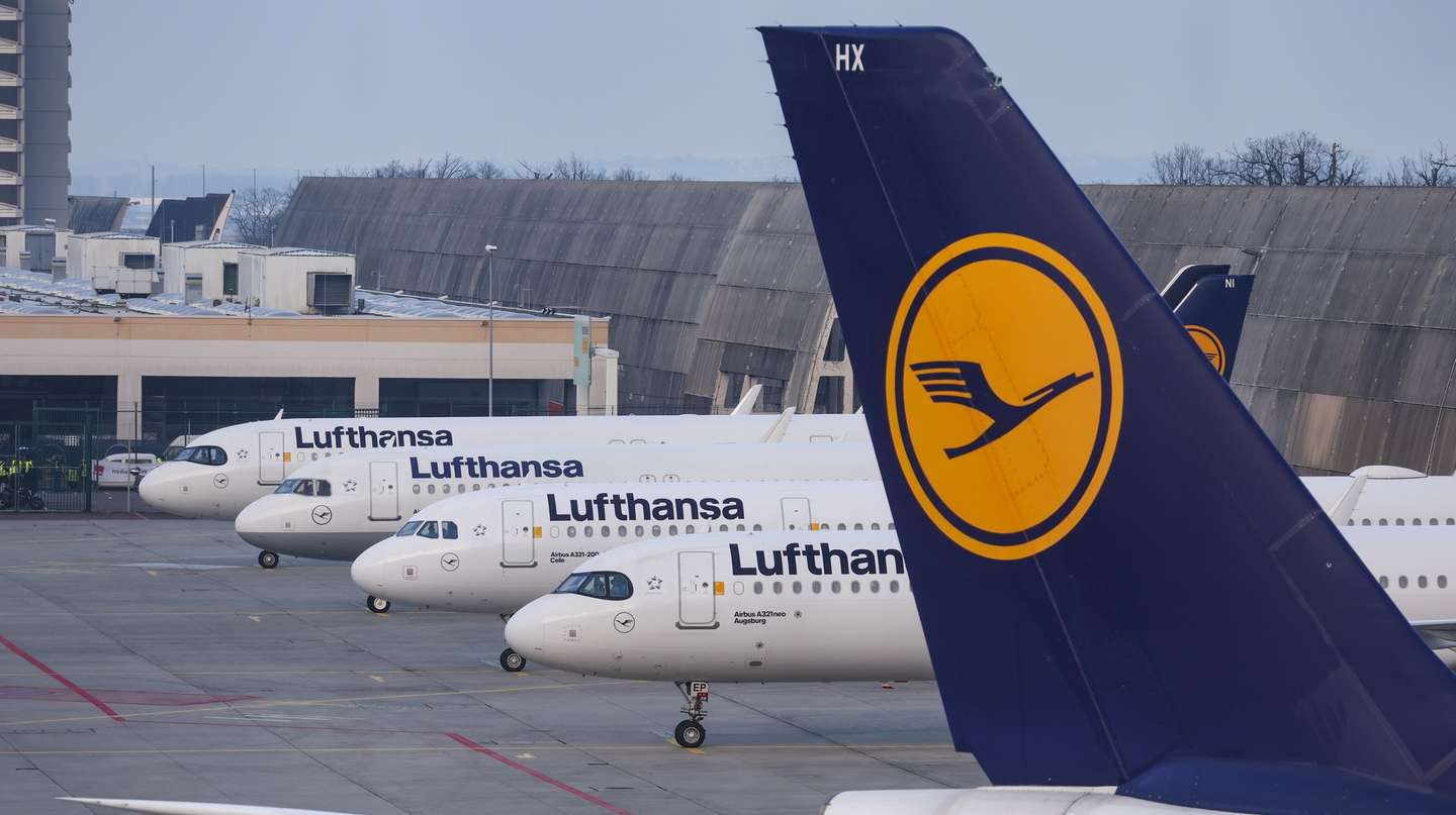 epa11203503 Airplanes of German airline Lufthansa are parked at the international airport in Frankfurt am Main, Germany, 07 March 2024. Despite five rounds of collective bargaining with the Federal Association of Aviation Security Companies (BDLS), Lufthansa employees went on strike over the lack of an agreement on wage increases for the approximately 25,000 aviation workers nationwide.  EPA/CHRISTOPHER NEUNDORF