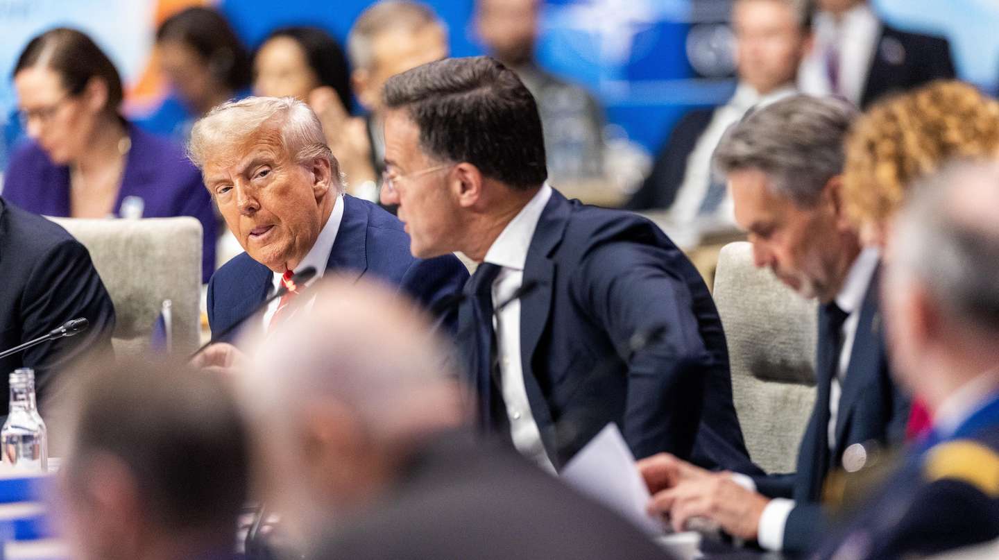 epa12196214 (L-R) US President Donald J. Trump, NATO chief Mark Rutte, and outgoing Dutch Prime Minister Dick Schoof take a seat at the beginning of the NATO Summit at the World Forum in The Hague, The Netherlands, 25 June 2025. The Netherlands, for the first time in NATO's history of existence, is hosting a NATO summit.  EPA/SEM VAN DER WAL