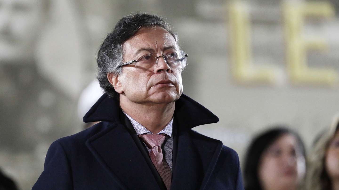 epa12617571 Colombian President Gustavo Petro speaks at a military promotion ceremony in Bogota, Colombia, 29 December 2025. The Colombian government announced a 23.7 percent increase in the minimum wage, set at two million pesos (about 535 US dollars) for 2026, including the transportation subsidy, according to Petro.  EPA/CARLOS ORTEGA