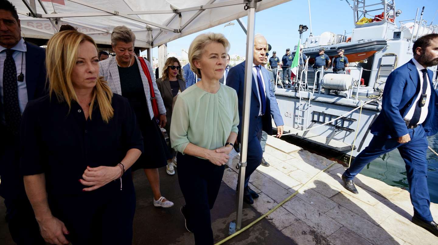 epa10865818 A handout photo made available by CHIGI PALACE PRESS OFFICE shows Italian Premier Giorgia Meloni, EU Commission President Ursula von der Leyen watch the dozens of small boats moored in front of the quay, on which hundreds of migrants have arrived in recent weeks, in Lampedusa, Italy, 17 September 2023. The prime minister of Italy and the president of the European Commission arrived on the island of Lampedusa as tensions rise over an increase in migrant arrivals.  EPA/FILIPPO ATTILI  HANDOUT EDITORIAL USE ONLY/NO SALES