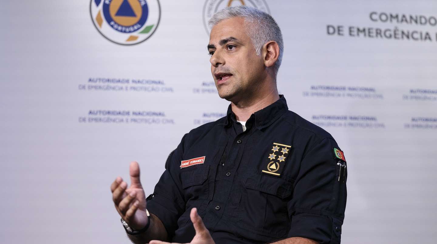 O comandante nacional de emergência e proteção civil, André Fernandes, durante uma entrevista na sede da Autoridade Nacional de Emergência e Proteção Civil (ANEPC) em Carnaxide, 20 de julho de 2023. (ACOMPANHA TEXTO DE 21 DE JULHO DE 2023) MIGUEL A. LOPES/LUSA