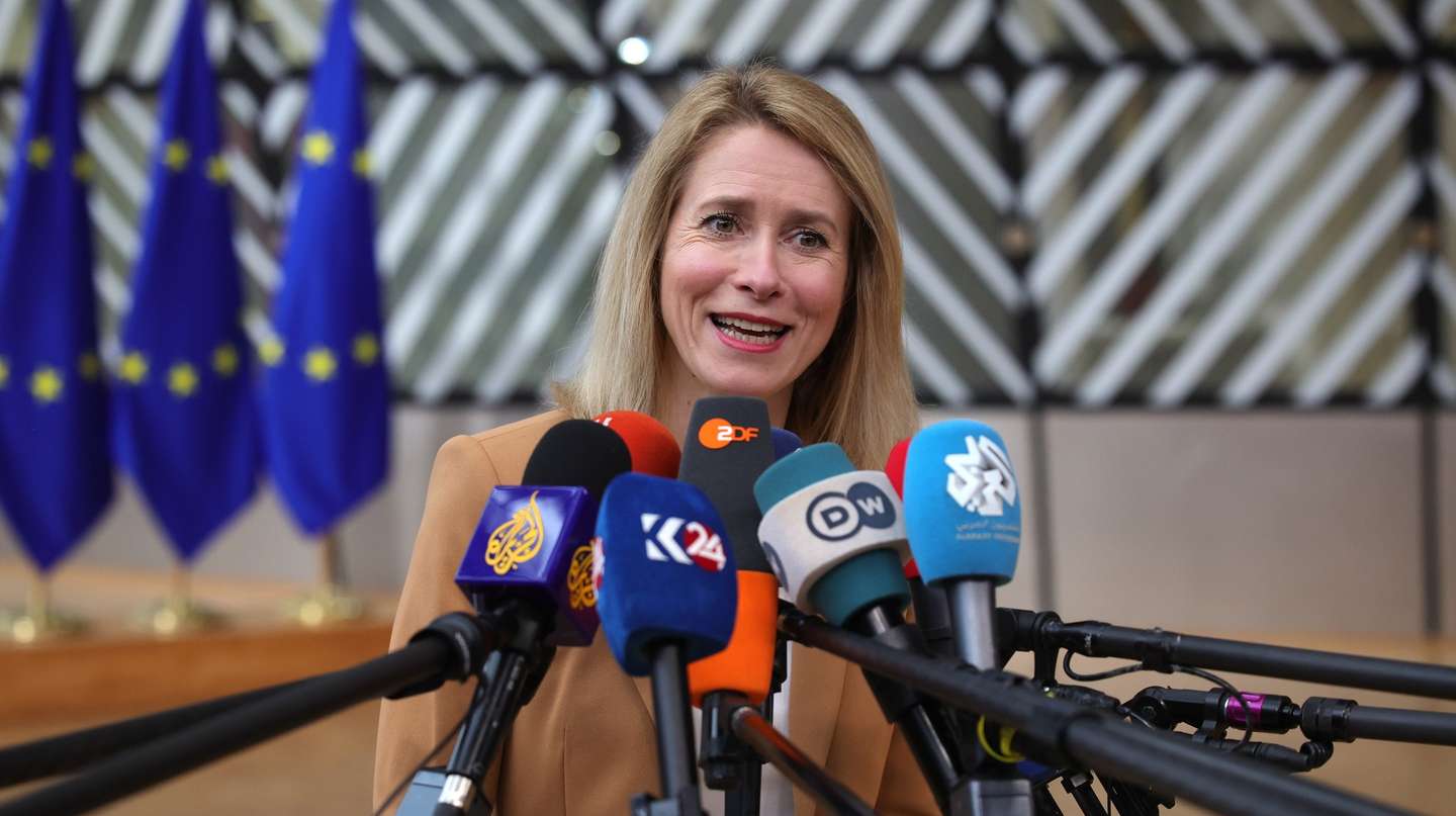 epa11233638 Estonian Prime Minister Kaja Kallas talks to the media as she arrives to attend the European Council meeting in Brussels, Belgium, 21 March 2024. EU leaders are expected to address security and defence, continued support to Ukraine and the situation in the Middle-East as well as the EU's enlargement, external relations, migration, agriculture and the European Semester during a two-day summit.  EPA/OLIVIER MATTHYS
