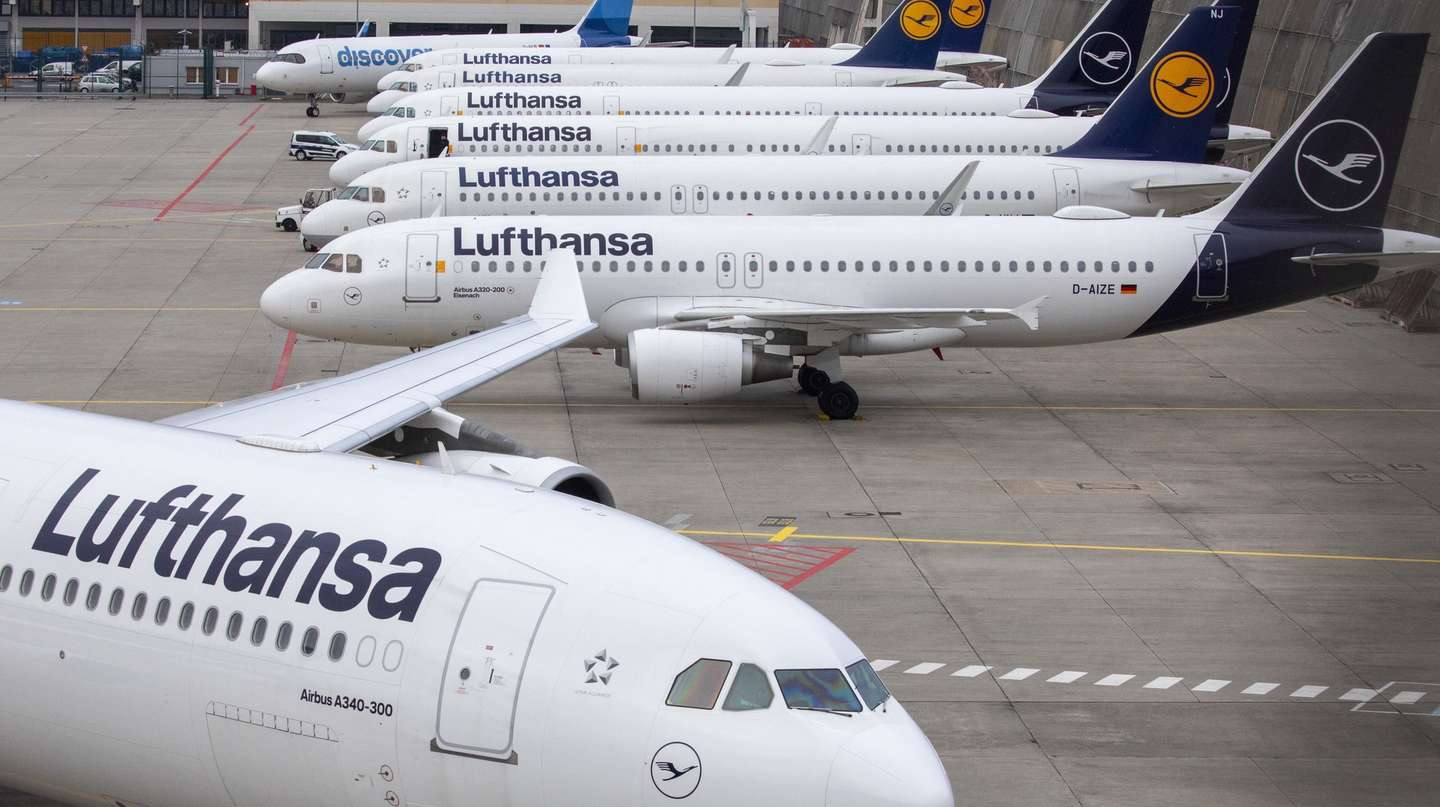 epa11215797 Lufthansa planes are seen stationed, at Frankfurt Airport, in Frankfurt am Main, Germany, 12 March 2024. The UFO cabin crew union has called on its members to strike, to press their demands for better wages. According to Lufthansa, 100,000 passengers should be affected by a two day strike in Frankfurt and Munich airport.  EPA/ANDRE PAIN