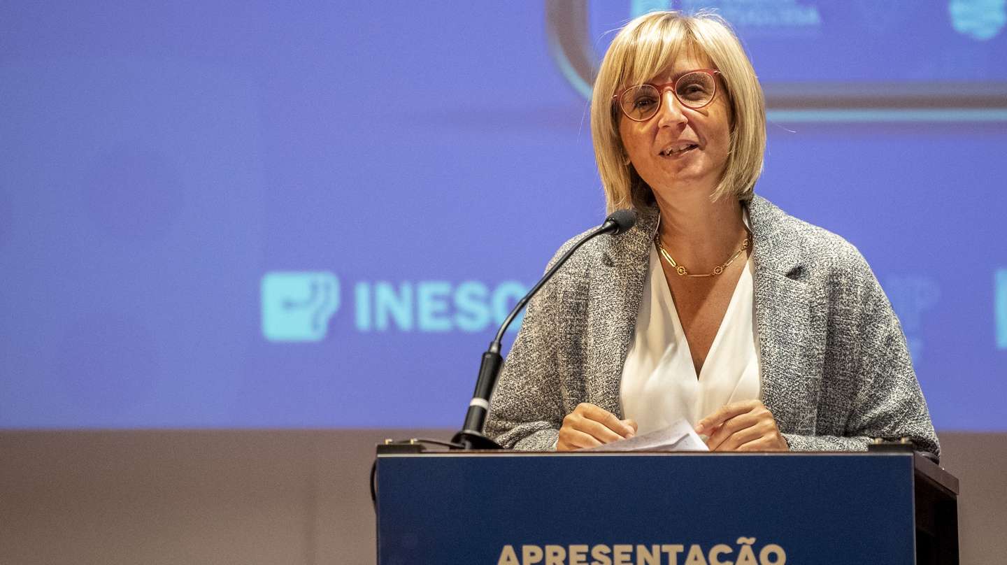 A ministra da Saúde, Marta Temido, intervém na sessão de apresentação pública da aplicação portuguesa de rastreio digital da covid-19 'Stayaway covid', que decorreu nas instalações do Instituto Superior de Engenharia do Porto (ISEP), no Porto, 01 de setembro de 2020. RUI MANUEL FARINHA/LUSA