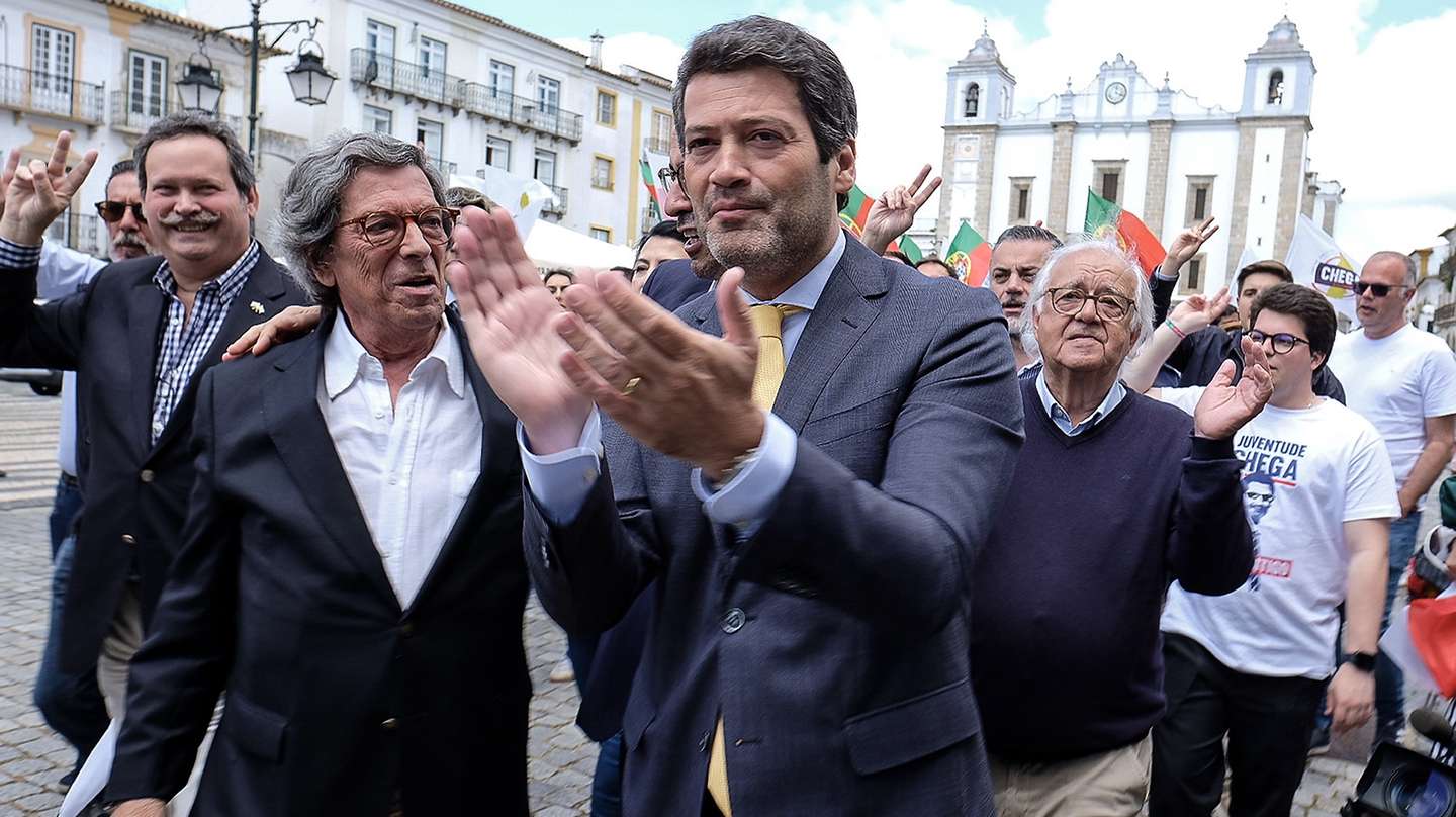 O presidente do Chega, André Ventura, durante a ação de campanha em Évora no âmbito das eleições legislativas, Évora, 12 de maio de 2025. ANTÓNIO CARRAPATO/ LUSA