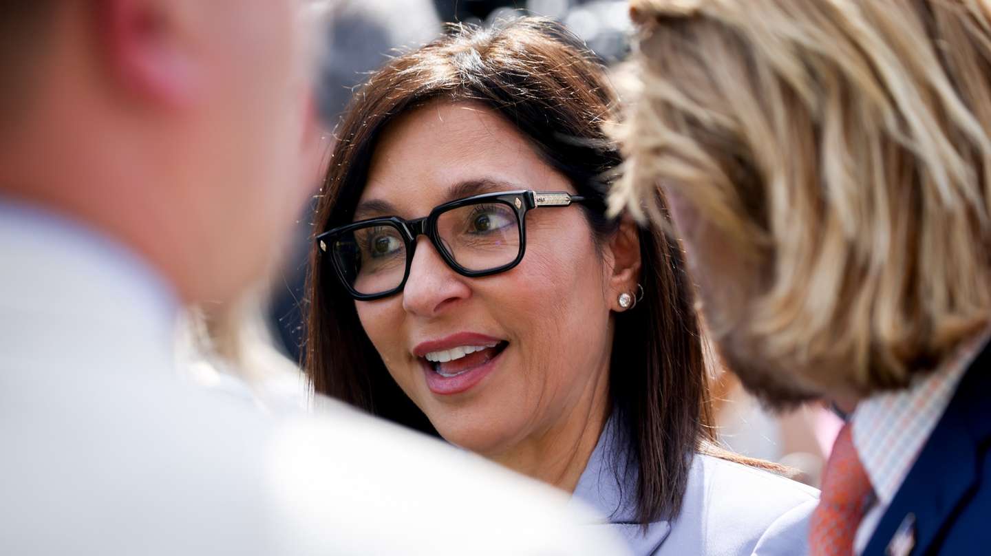 epa12118105 Linda Yaccarino, Chief Executive Officer of X Corp. (C), attends a signing ceremony for S. 146, the Take It Down Act, in the Rose Garden of the White House in Washington, DC, USA, 19 May 2025. The bill, which passed on a 409-2 vote after unanimous approval in the Senate in February, criminalizes the increasingly common phenomenon of deepfake pornography, which law enforcement has struggled to keep up with due to loopholes in existing law.  EPA/SAMUEL CORUM / POOL