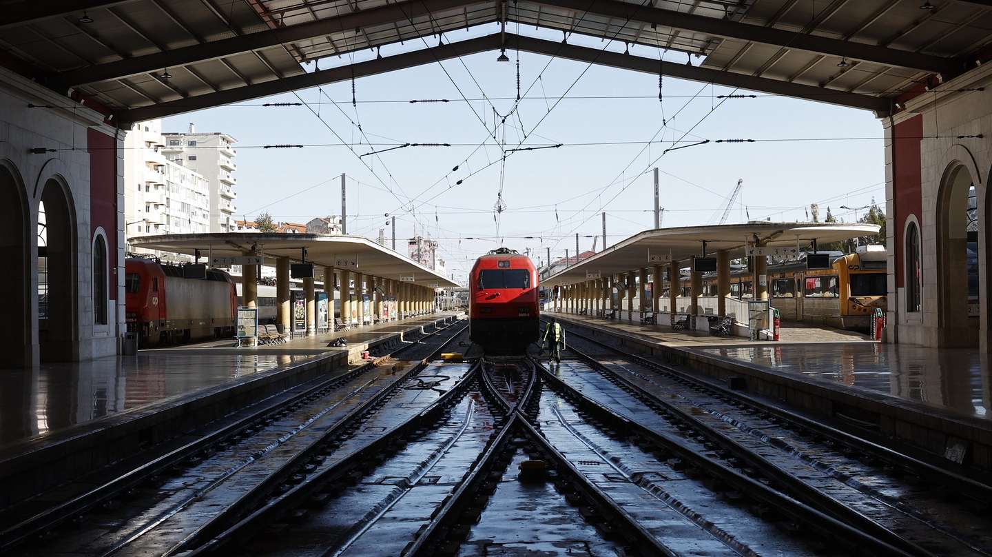 epa10456842 A train at Santa Apolonia Station at the beginning of a strike by train drivers working for CP - Comboios de Portugal, called by the SMAQ union in Lisbon, Portugal, 09 February 2023. The strike is planned to run until 21 February. The workers demand salary increases, career improvements, better working and safety conditions, humanization of service scales, framed meal hours and reduction of rest periods away from headquarters, and the recognition and valorization of the professional and training requirements of train drivers by the new legislative framework.  EPA/ANTONIO PEDRO SANTOS