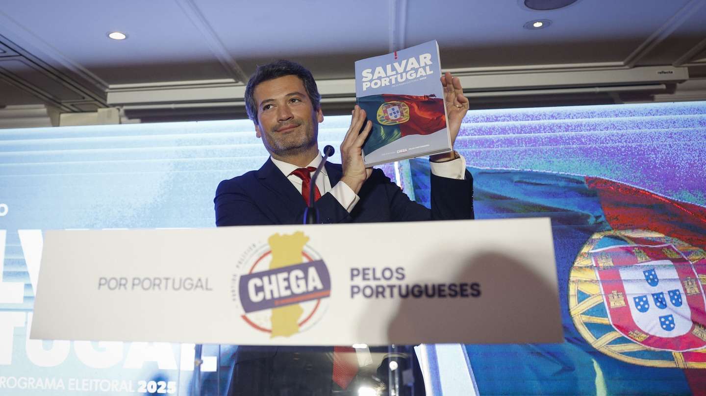 O presidente do Chega (CH), André Ventura, intervém durante a apresentação do programa eleitoral do partido para as legislativas de 18 de maio, em Lisboa, 23 de abril de 2025. ANTÓNIO PEDRO SANTOS/LUSA