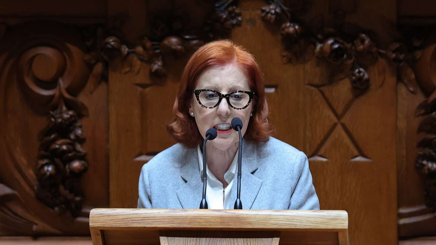 epa12065418 Portugal's Minister for the Environment and Energy, Maria da Graca Carvalho, speaks during a debate about 'the breakdown of electricity supply in Portugal' on 28 April in the Parliament in Lisbon, Portugal, 30 April 2025. A major power outage occurred across Portugal and Spain, with electric power interrupted for more than ten hours in some regions. The blackout caused severe disruptions to telecommunications, transportation systems, and essential sectors such as hospitals and emergency services.  EPA/MANUEL DE ALMEIDA