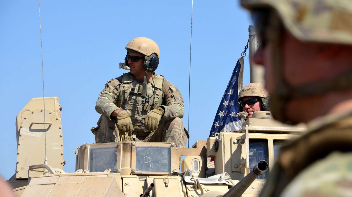 epa10167543 US soldiers take part in Military exercises with Syria democratic forces (SDF) at Dayrik town close to the tri-border between Syria, Iraq, and Turkey in al-Hasakah governorate, northeastern Syria, 07 September 2022. The US-led coalition carried out the first joint military exercise with the Syrian Democratic Forces (SDF) in the border village of Taqil Baqil in Derik district near the tri-border between Syria, Iraq, and Turkey. The SDF said that the maneuver aims to raise the readiness of the SDF and make it ready to repel possible attacks that launched by ISIS cells in the region.  EPA/AHMED MARDNLI