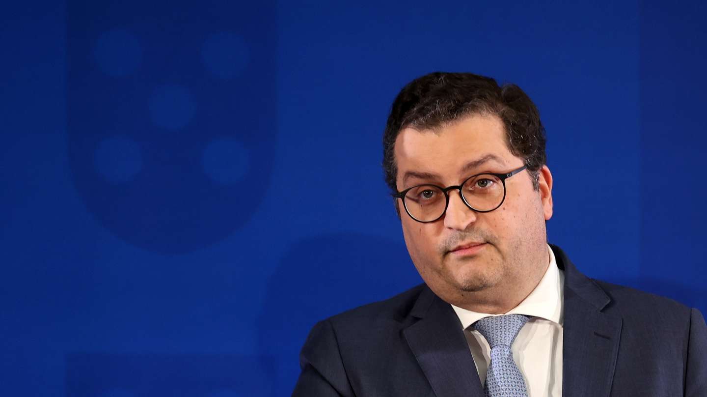 O ministro de Estado e das Finanças, Joaquim Miranda Sarmento, participa na conferência de imprensa no final do Conselho de Ministros, no Ministério das Finanças, em Lisboa, 16 de janeiro de 2025. MANUEL DE ALMEIDA/LUSA