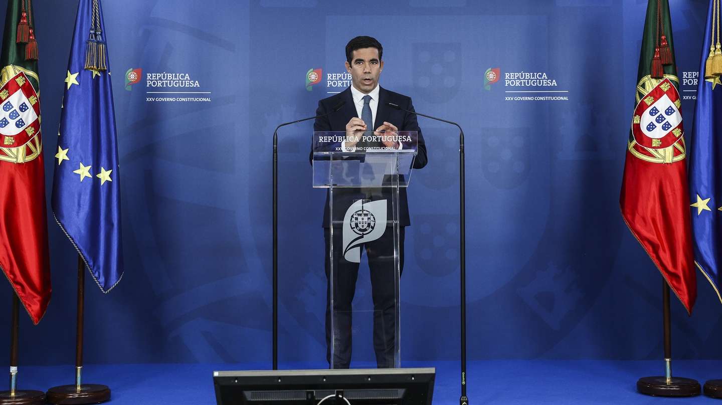 O ministro da Presidência; António Leitão Amaro, durante o briefing final do Conselho de Ministros, no Campus XXI em Lisboa, 23 de junho de 2025. TIAGO PETINGA/LUSA