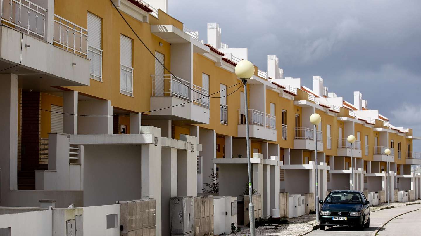 Casas por acabar, por vender e condomínios-fantasma são também consequência da ponte Vasco da Gama