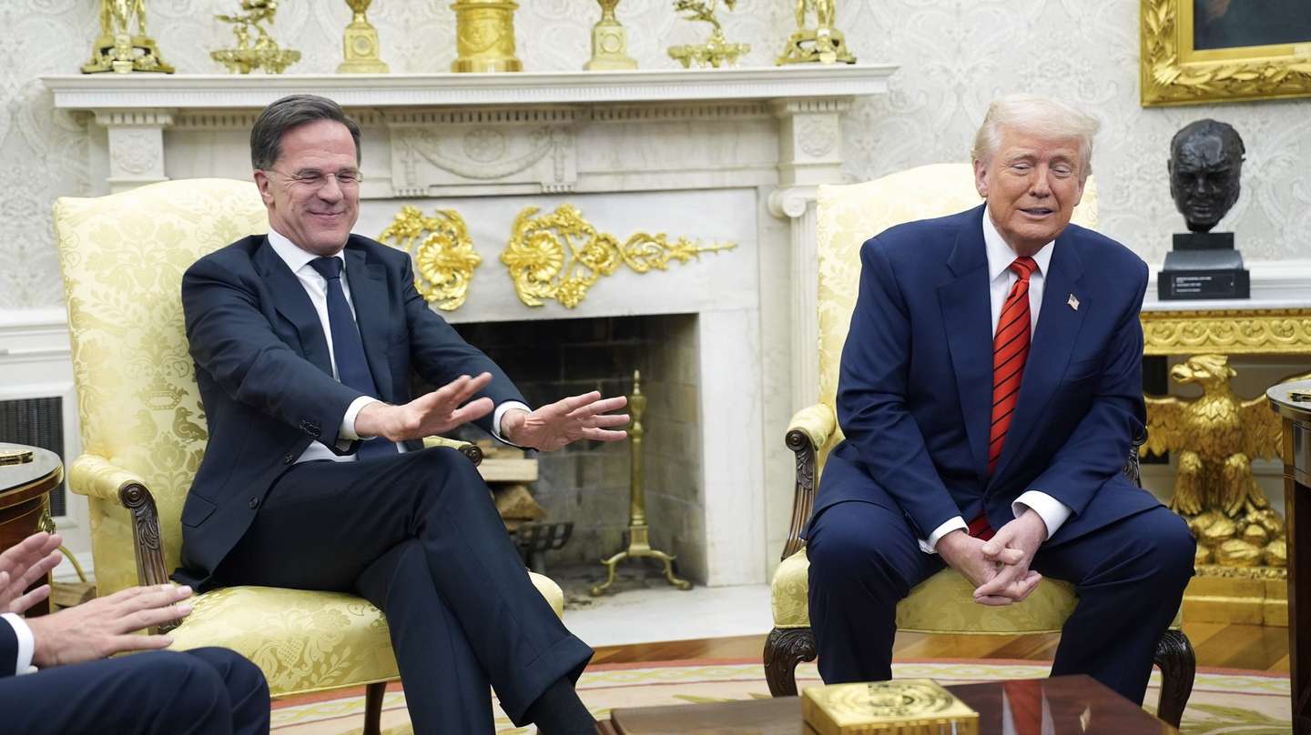 epa11961723 US President Donald Trump (R) meets with NATO Secretary General Mark Rutte (L) in the Oval Office of the White House in Washington, DC, USA, 13 March 2025.  EPA/YURI GRIPAS / POOL