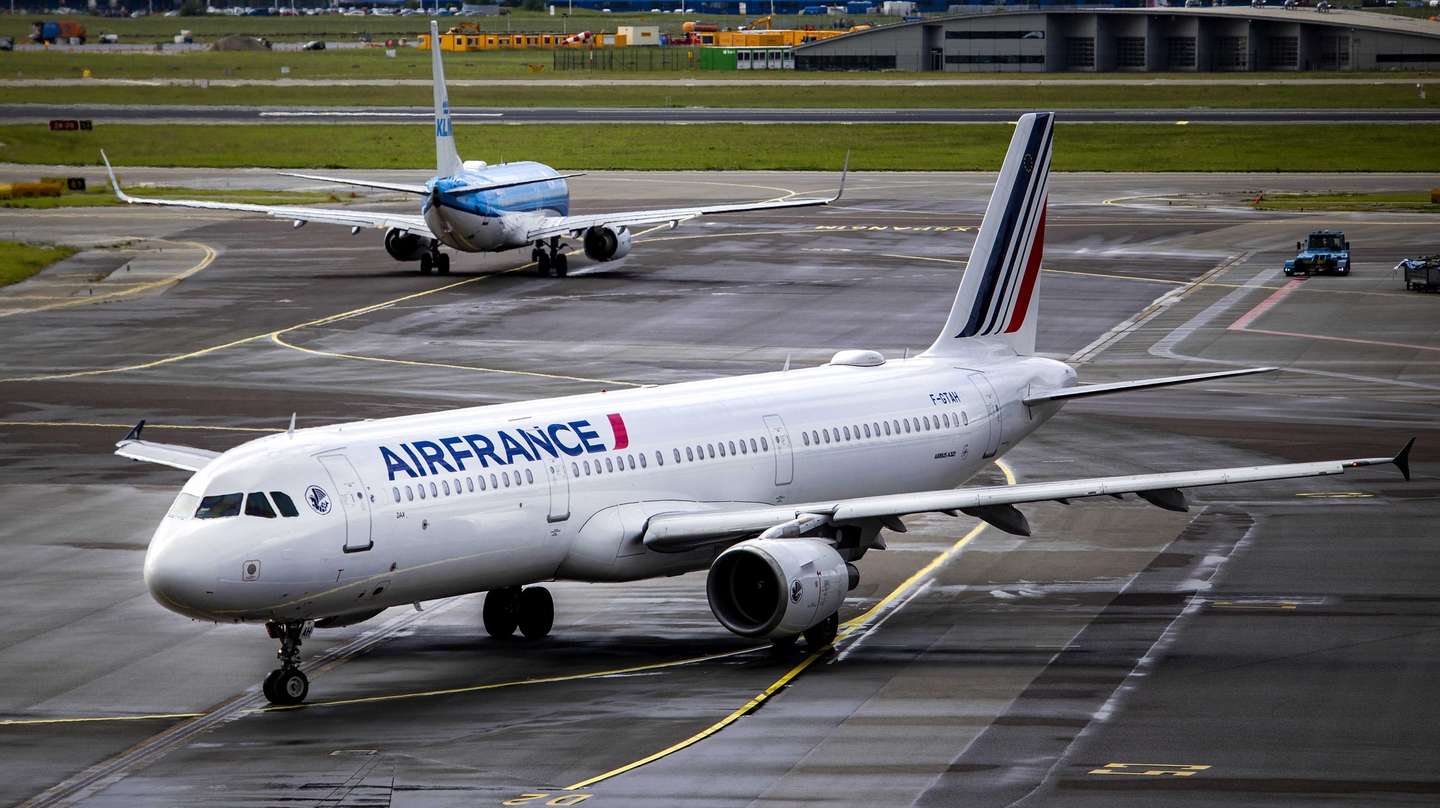 epa09971442 A view shows an Air France plane at Amsterdam Schiphol Airport, Netherlands, 24 May 2022. Aviation group Air France-KLM aims to raise almost 2.3 billion euro through shares sale to pay back the state aid received during the coronavirus crisis faster and to strengthen its balance sheet.  EPA/RAMON VAN FLYMEN