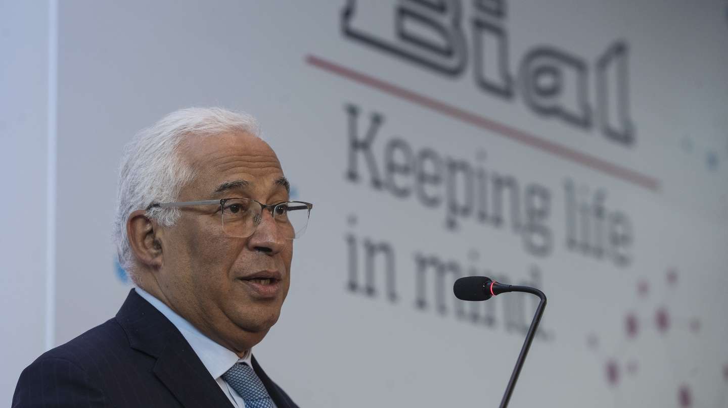 O primeiro-ministro, António Costa, discursa após uma visita a ampliação do edifício industrial e da unidade de produção de antibióticos da Bial, na Trofa, 28 de outubro de 2022.JOSÉ COELHO/LUSA
