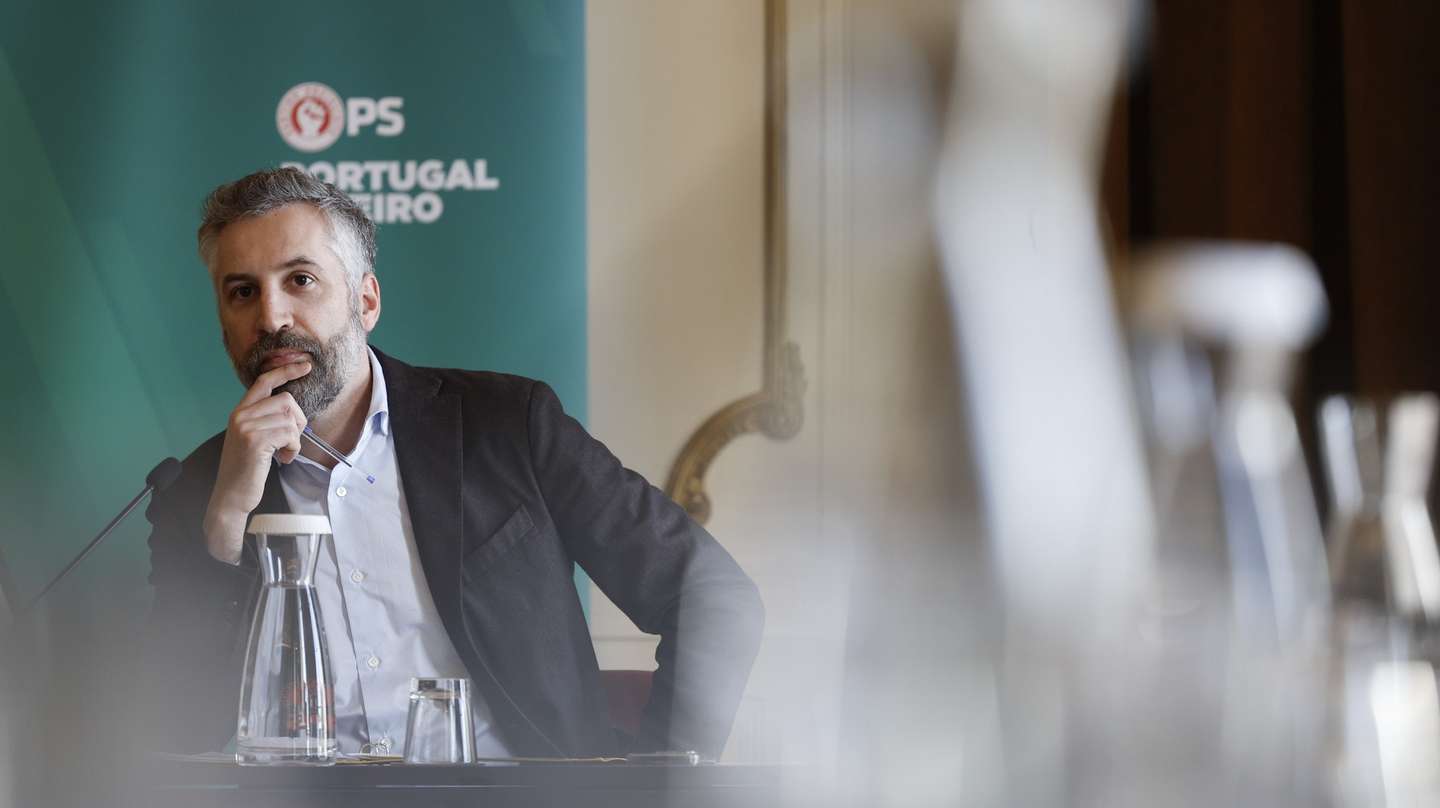O secretário-geral do Partido Socialista (PS), Pedro Nuno Santos, no início de um encontro dedicado à saúde, no âmbito da construção do programa eleitoral para as eleições legislativas de 10 de março, em Lisboa, 20 de janeiro de 2024. ANTÓNIO PEDRO SANTOS/LUSA
