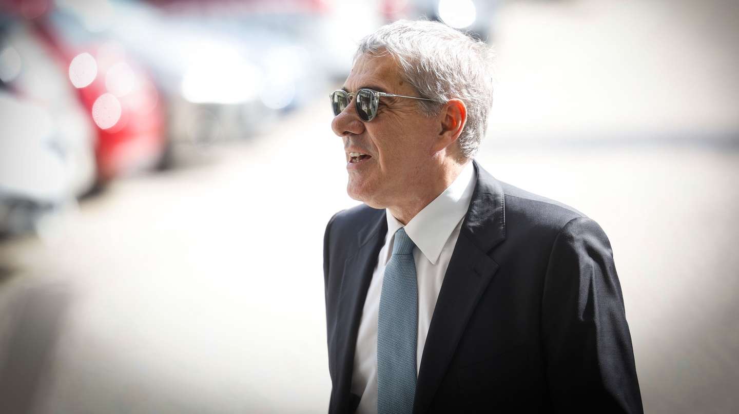 O antigo primeiro-ministro, José Sócrates, à chegada para uma conferência de imprensa sobre os últimos desenvolvimentos da Operação Marquês, na Ericeira, 17 de abril de 2024. ANTÓNIO PEDRO SANTOS/LUSA