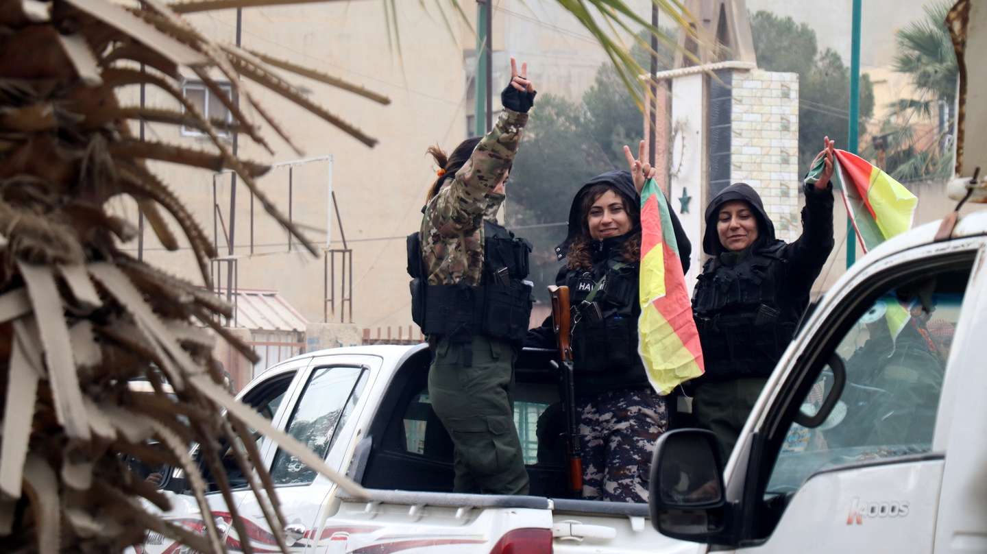 epa11764677 Fighters of the Syrian Democratic Forces (SDF) take part in a patrol after they took control of the city of al-Hasakah, northeast Syria, 08 December 2024. SDF Commander-in-Chief Mazloum Abdi said in a statement on 08 December that 'Syria is living historic moments as we witness the fall of the oppressive regime in Damascus'. Syrian rebels led by Hayat Tahrir al-Sham (HTS) entered Damascus on 08 December 2024 and announced in a televised statement the 'Liberation of the city of Damascus and the overthrow of Bashar al-Assad', as well as the release of all the prisoners.  EPA/AHMED MARDNLI