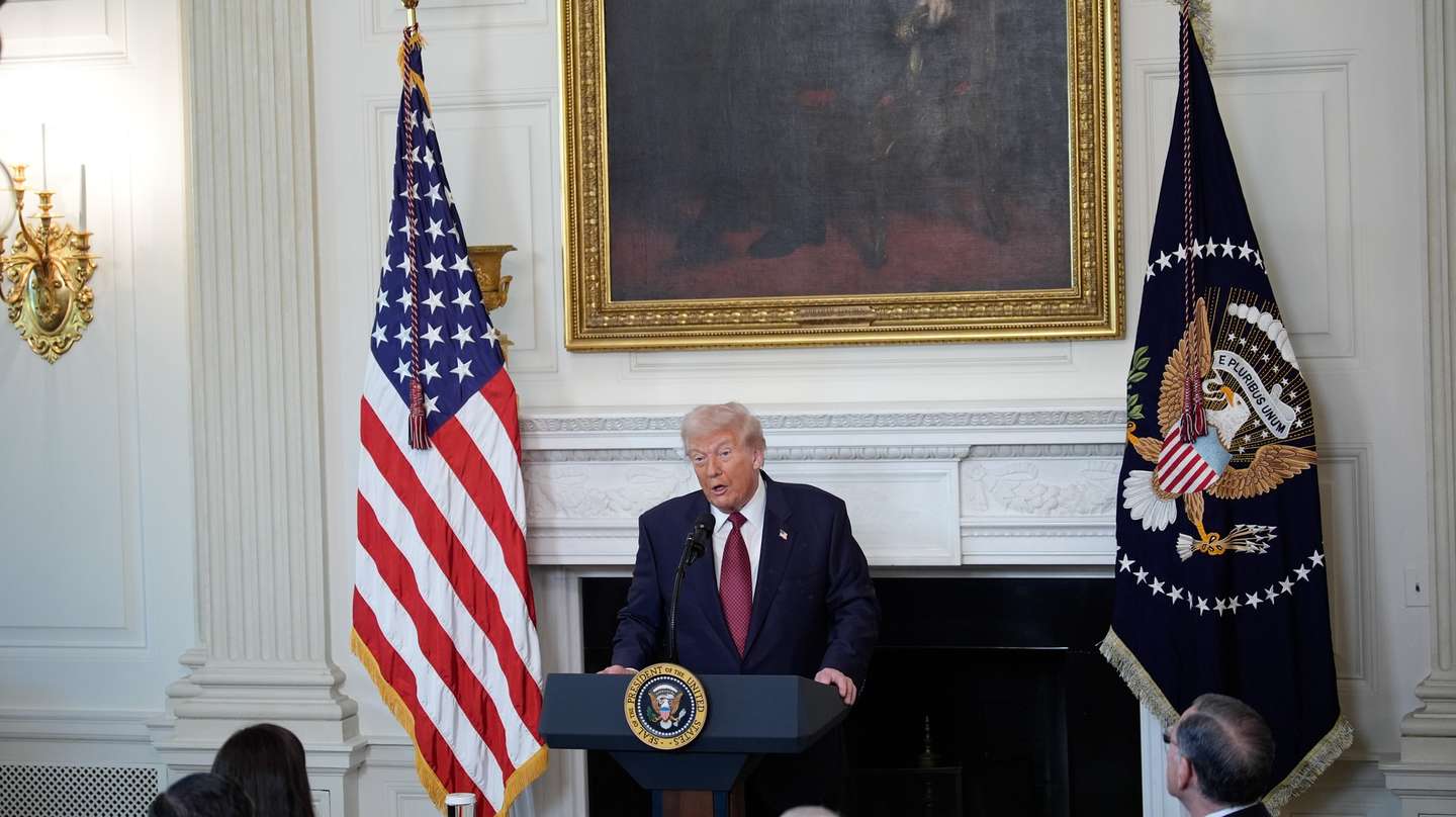 epa12504852 US President Donald Trump delivers remarks at the breakfast with republican senators in the State Dining Room at the White House in Washington, DC, USA, on 05 November 2025.  EPA/YURI GRIPAS / POOL