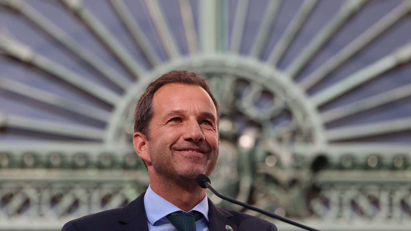 Sporting president Frederico Varandas gives a speech during the reception of the team at Lisbon town hall, after Sporting won the championship of the Portuguese Soccer First League, Lisbon, Portugal, 19 May 2025. TIAGO PETINGA/LUSA