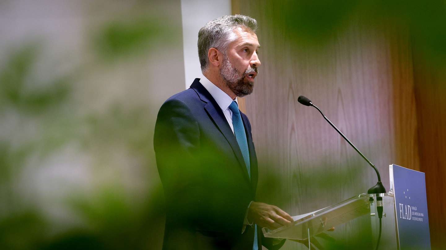 O secretário-geral do Partido Socialista (PS), Pedro Nuno Santos, intervém no "VIII Legislators’ Dialogue", organizado pela Fundação Luso-Americana para o Desenvolvimento (FLAD), em Lisboa, 17 de junho de 2024. ANTÓNIO PEDRO SANTOS/LUSA