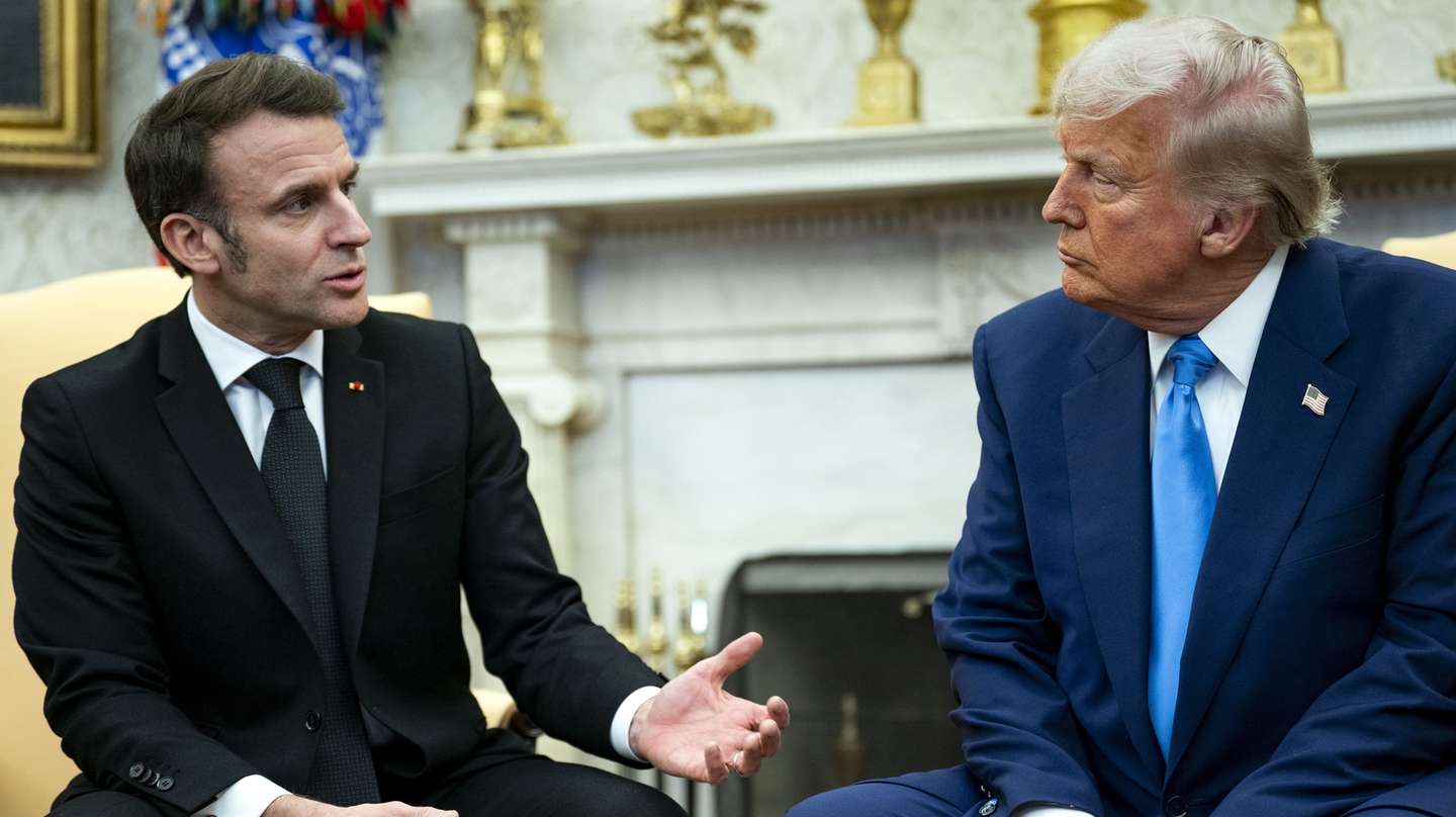 epa11922224 US President Donald Trump (R) meets with French President Emmanuel Macron (L) in the Oval Office at the White House in Washington, DC, USA, 24 February 2025.  EPA/BONNIE CASH / POOL