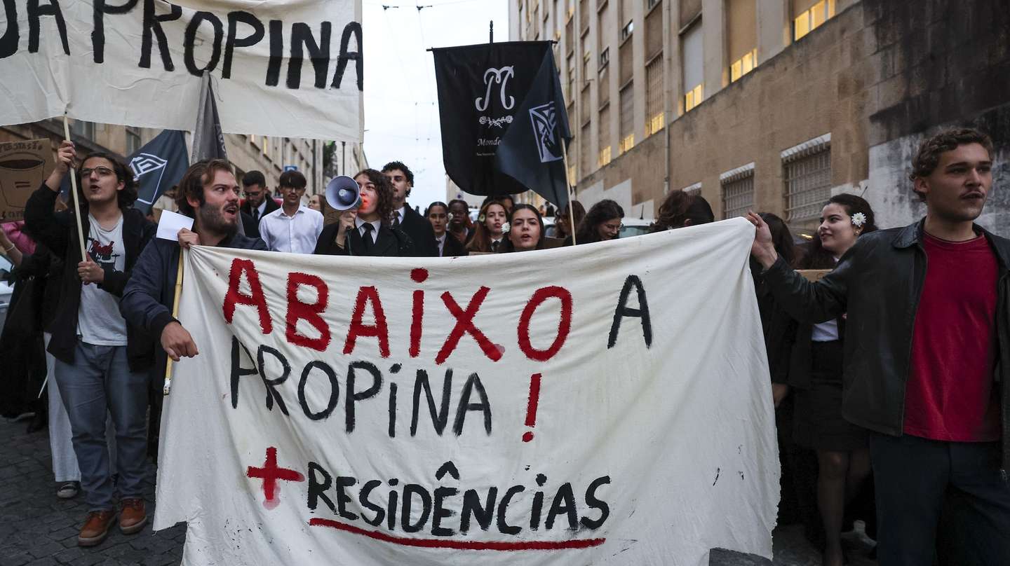 Manifestação pelas propinas