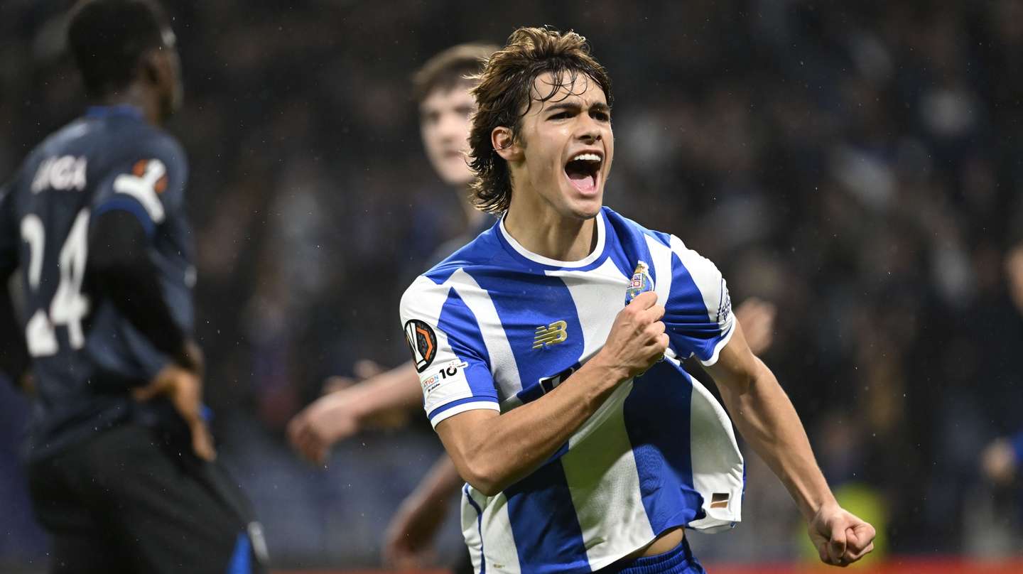epa12691133 FC Porto's Rodrigo Mora celebrates scoring the 1-1 goal during the UEFA Europa League soccer match between FC Porto and Rangers FC, in Porto, Portugal, 29 January 2026.  EPA/FERNANDO VELUDO