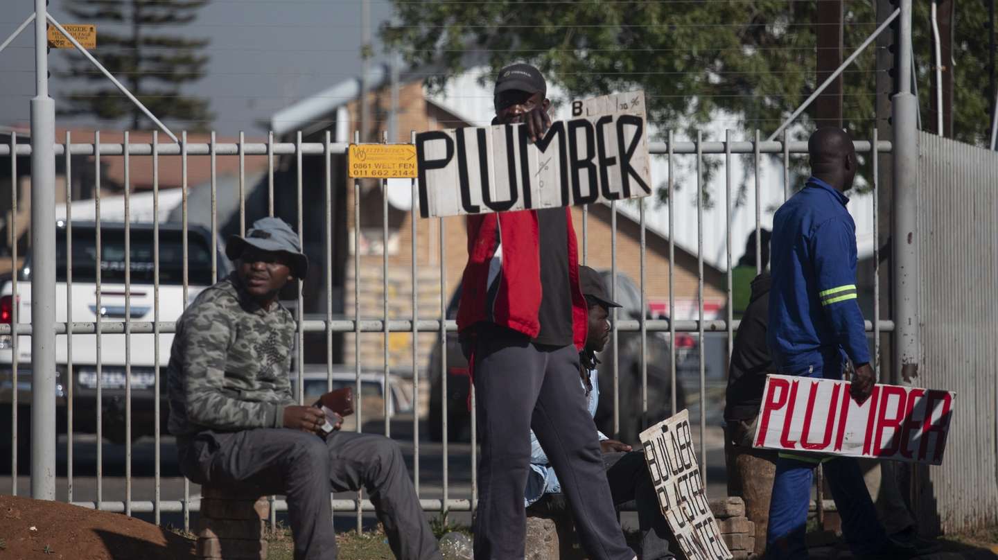 epa10113757 Unemployed men stand near a hardware store looking for work at a popular store in Johannesburg, South Africa, 10 August 2022. According to the Quarterly Labour Force Survey (QLFS) for the first quarter of 2022, the unemployment rate was 63.9 percent for those aged 15-24 and 42.1 percent for those aged 25-34 years, while the current official national rate stands at 34.5 percent. A lack of education and training is considered the root cause of unemployment in South Africa.  EPA/KIM LUDBROOK
