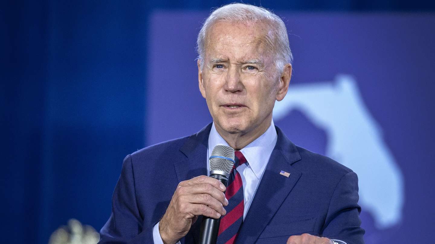 epa10279735 US President Joe Biden delivers remarks on protecting Social Security and Medicare and lowering prescription drug costs at the OB Johnson Community Center, in Hallandale Beach, Florida, USA, 01 November 2022.  EPA/CRISTOBAL HERRERA-ULASHKEVICH