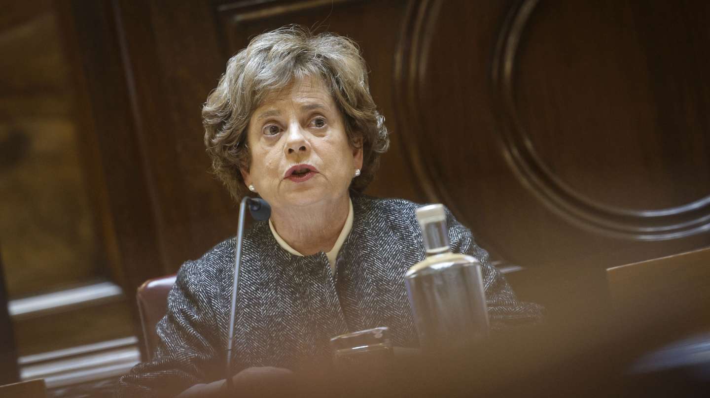 A Provedora de Justiça, Maria Lúcia Amaral, intervém durante a sua audição na Comissão Eventual para o acompanhamento integrado da execução e monitorização da Agenda Anticorrupção, na Assembleia da República, em Lisboa, 11 de fevereiro de 2025. ANTÓNIO PEDRO SANTOS/LUSA
