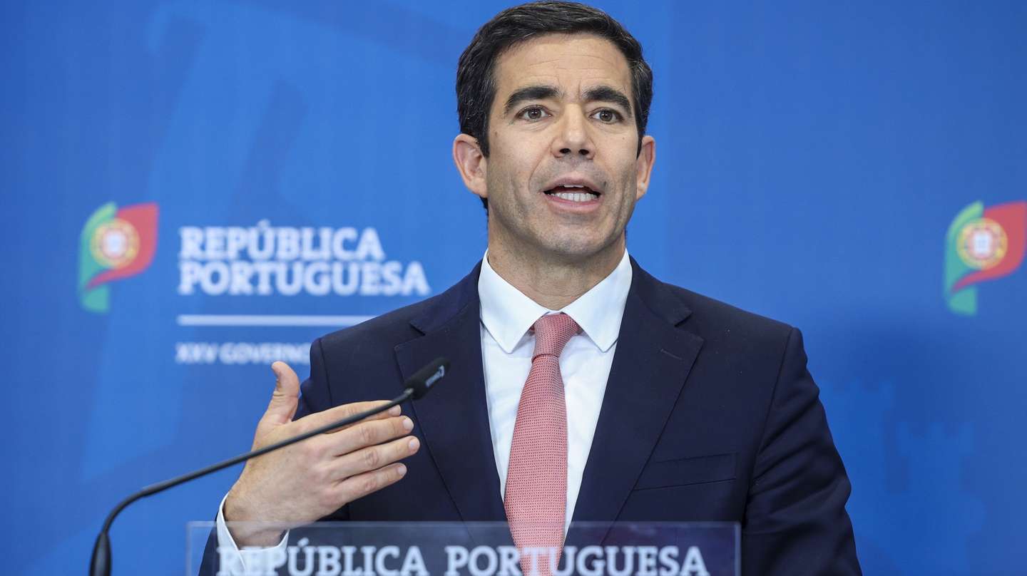 O ministro da Presidência António Leitão Amaro, intervém durante a conferência de imprensa após a reunião do Conselho de Ministros, no Campus XXI, em Lisboa, 9 de abril de 2026. MIGUEL A. LOPES/LUSA