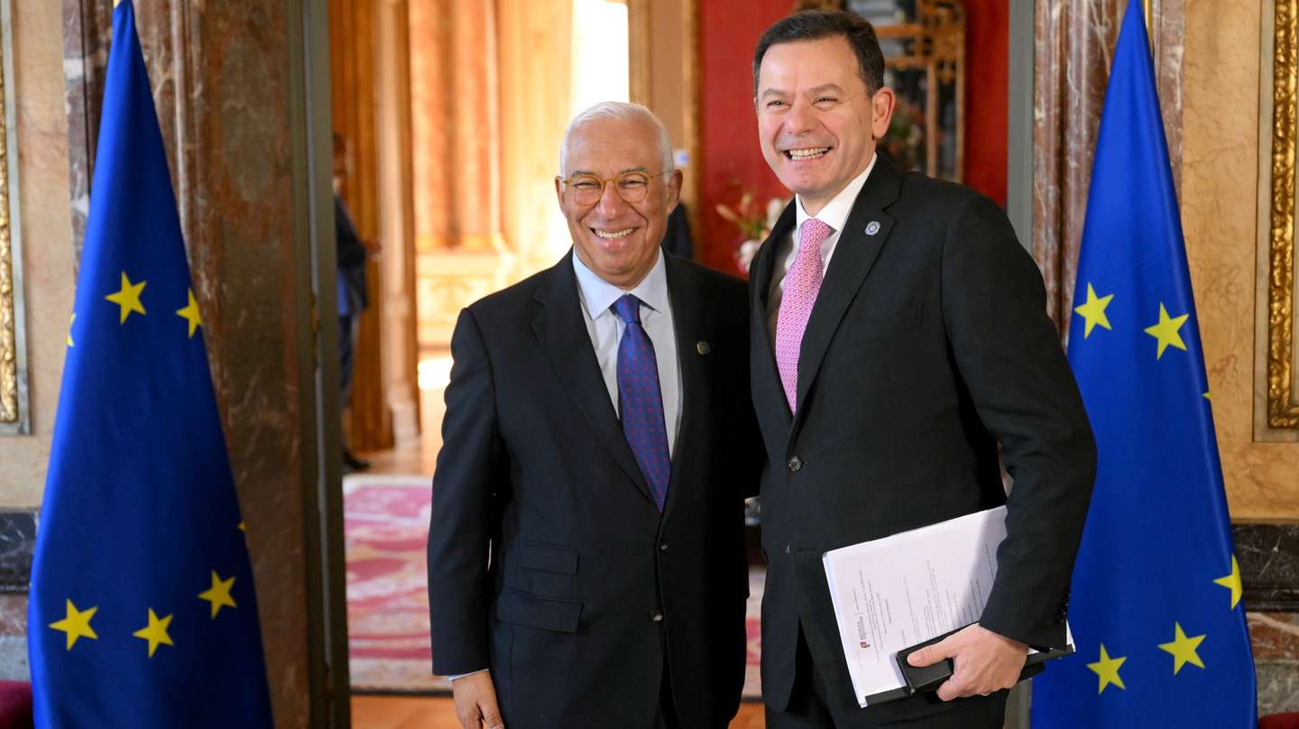 epa11872250 European Council President Antonio Costa (L) welcomes Portugal's Prime Minister Luis Montenegro as he arrives for the EU leaders' informal meeting at Palais d'Egmont in Brussels, Belgium, 03 February 2025. The EU leaders gather to discuss how to strengthen European defense capabilities.  EPA/NICOLAS TUCAT / POOL